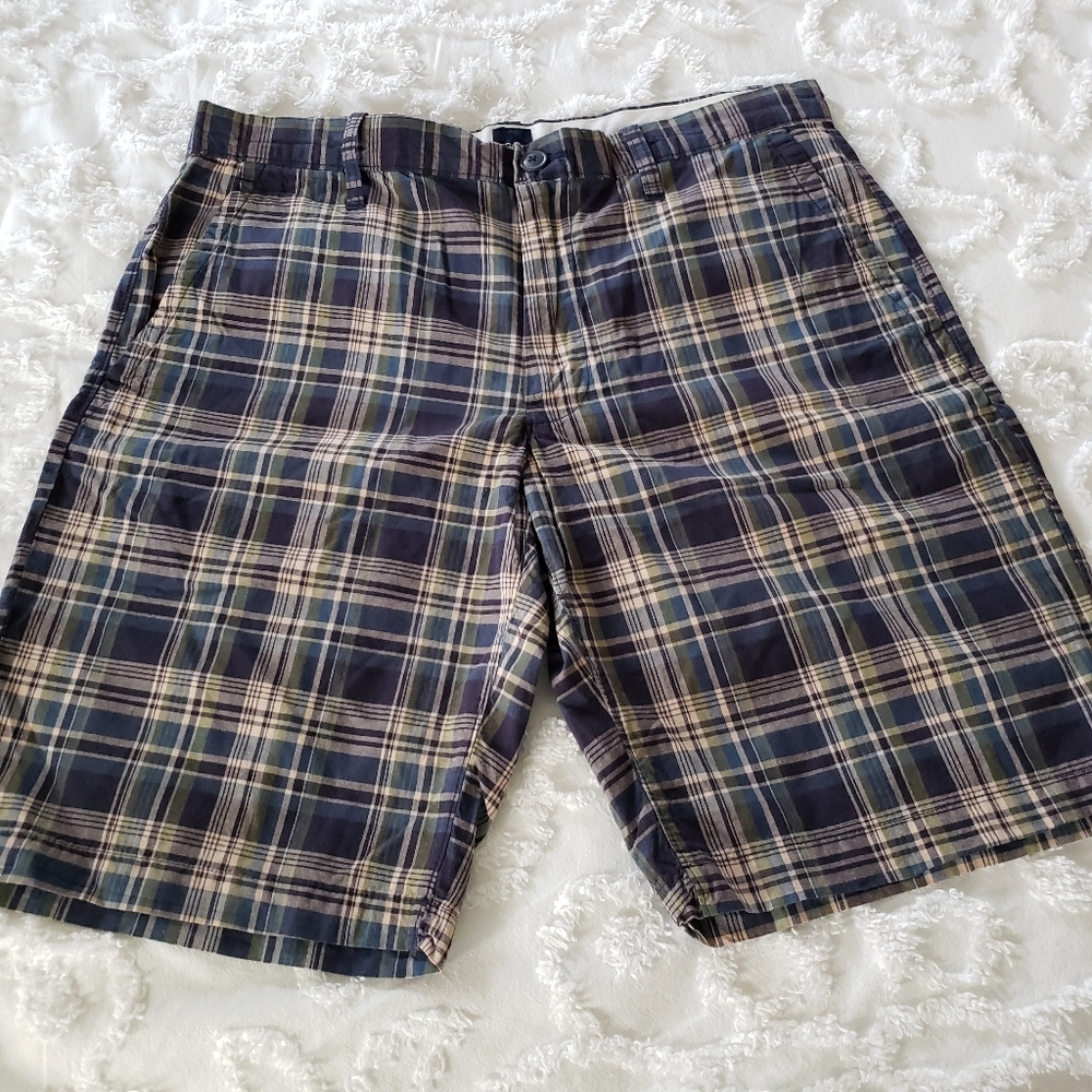 Gap casual shorts size 32
